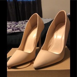 Size 7 Charlotte Russe nude heel